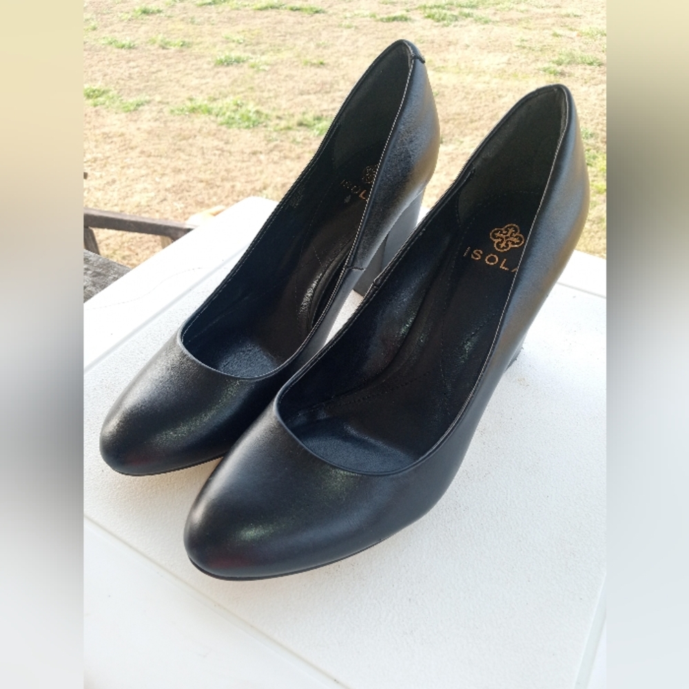 Isola Elegant Black Pumps